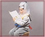 Tenue de protection pour enfant de 3 à 7 ans contre les armes nucléaires, biologiques et chimiques (495$).